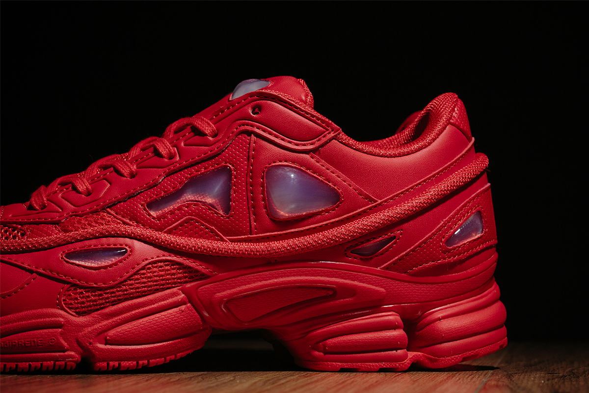 Рафы красные. Ozweego Red. Adidas x Raf Simons. Raf Simons Ozweego 2. Ozweego adidas красный логотип