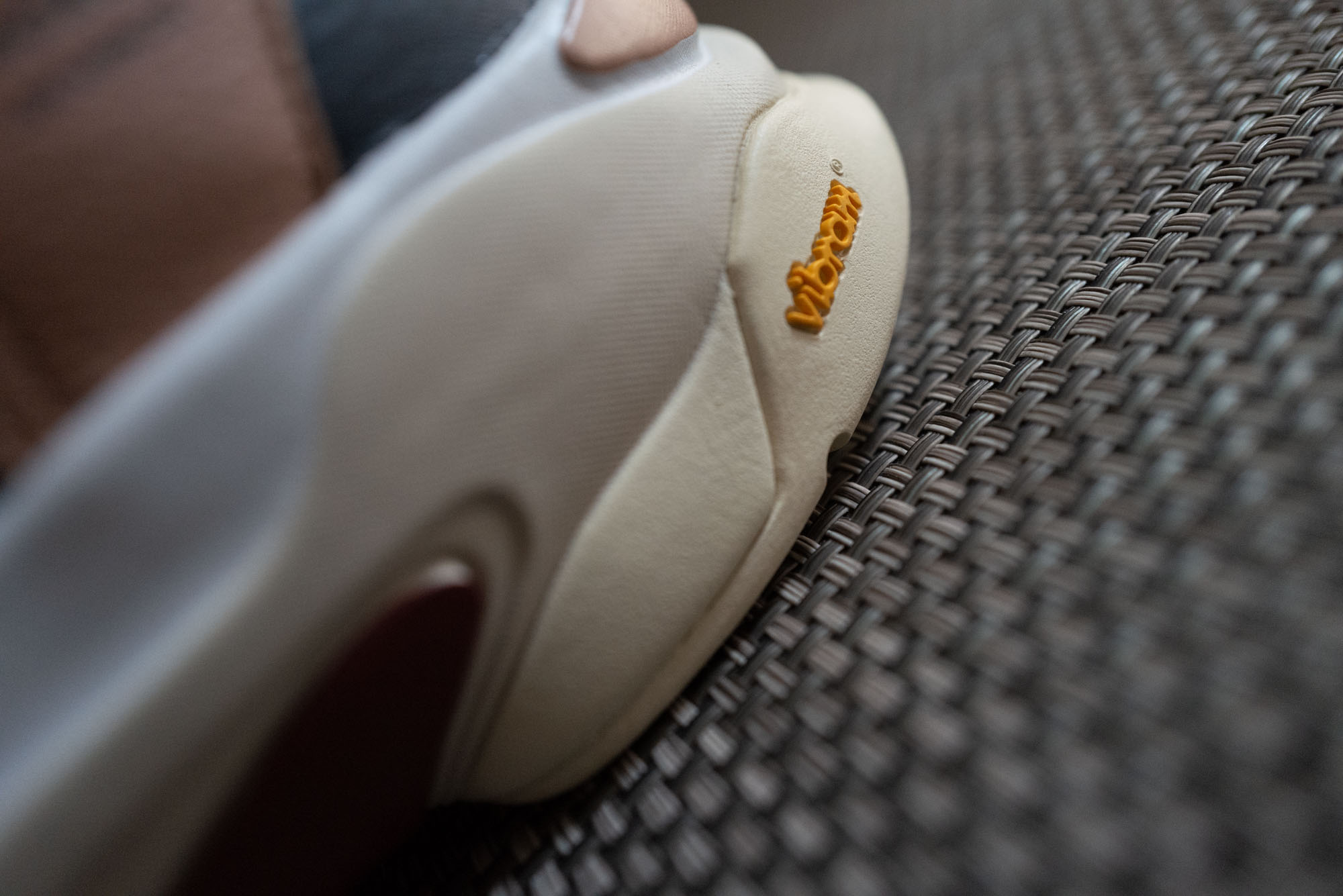 BRANDBLACK_Saga_White_multi_habit-store-1070392