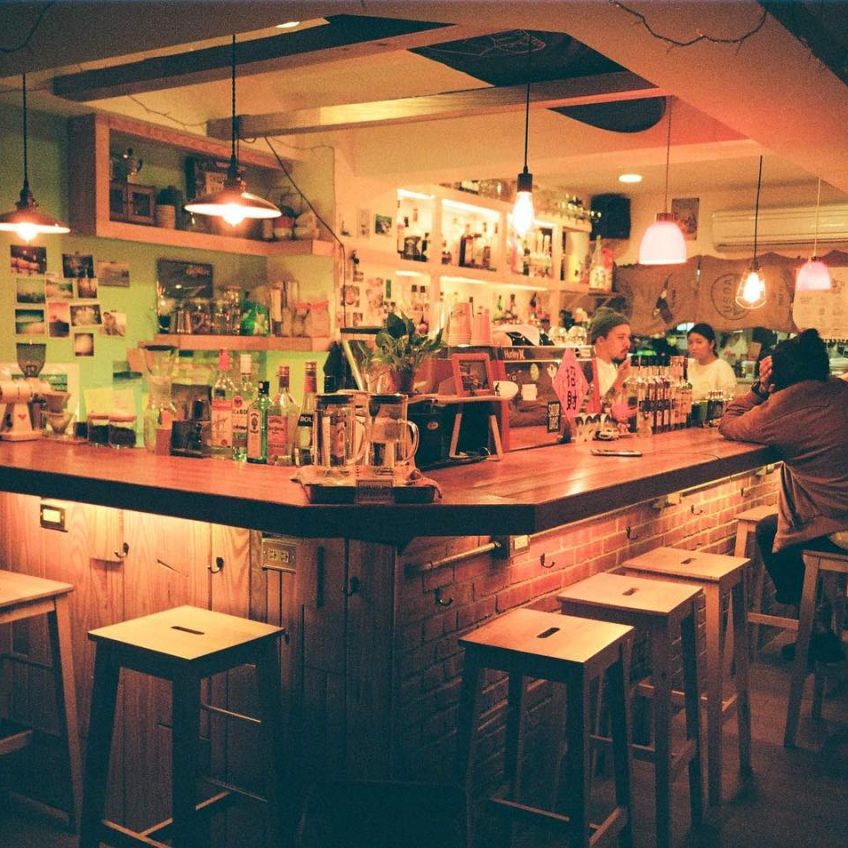 Dawn-Surf-Co-Cafe-music-playlist