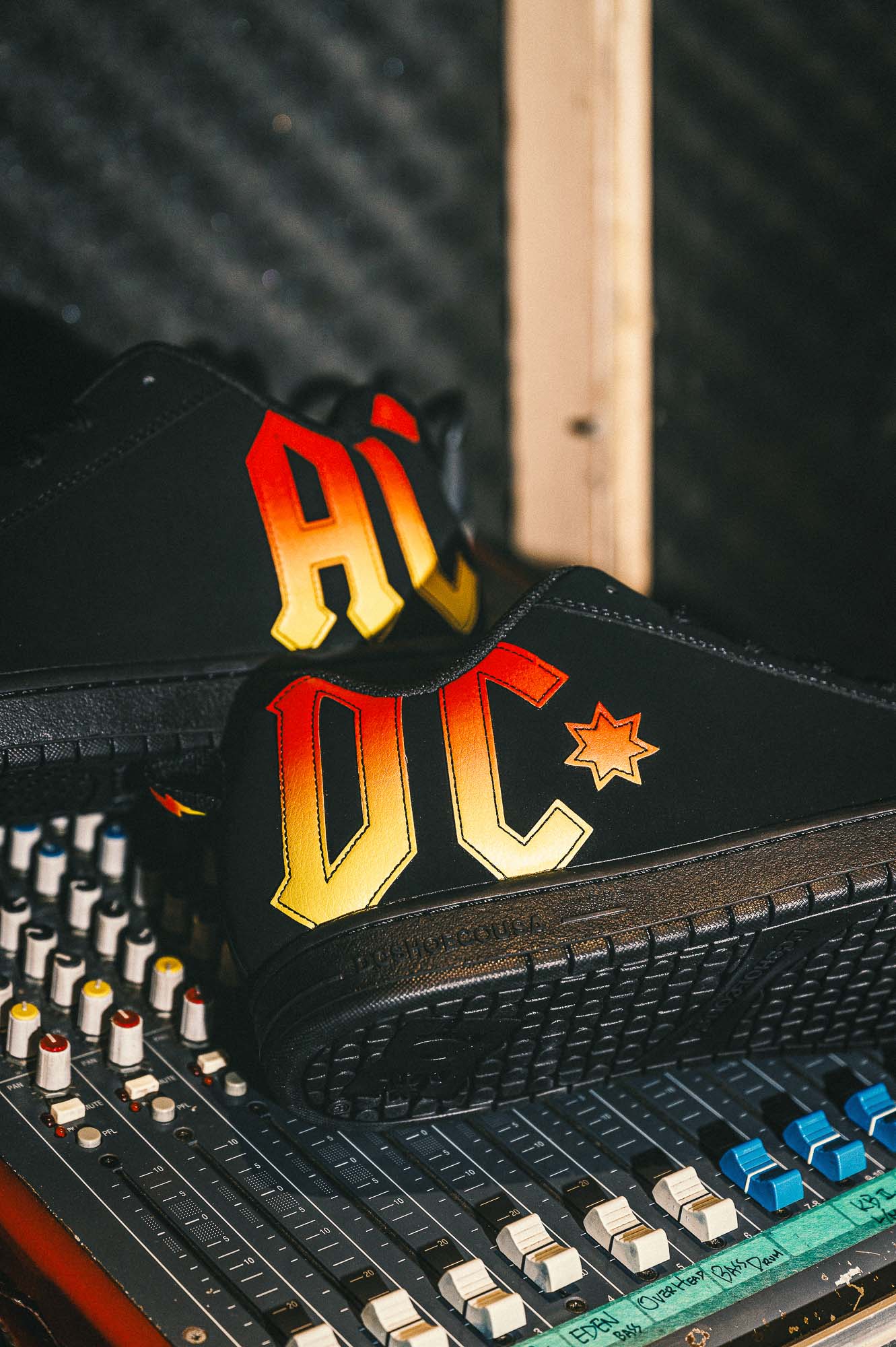 20201109 dc x acdc 2 c-4884