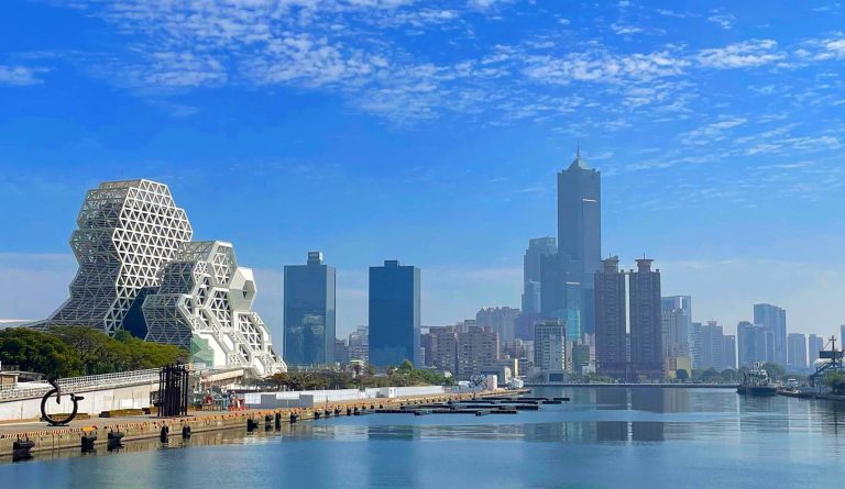 虫洞 KH , CREALIVE DEPT., 高雄 , 高雄逛街, 高雄景點, 選物店, INNOCENT HOOD, Reaction.crew, Woden, kawas, 3POINTER®