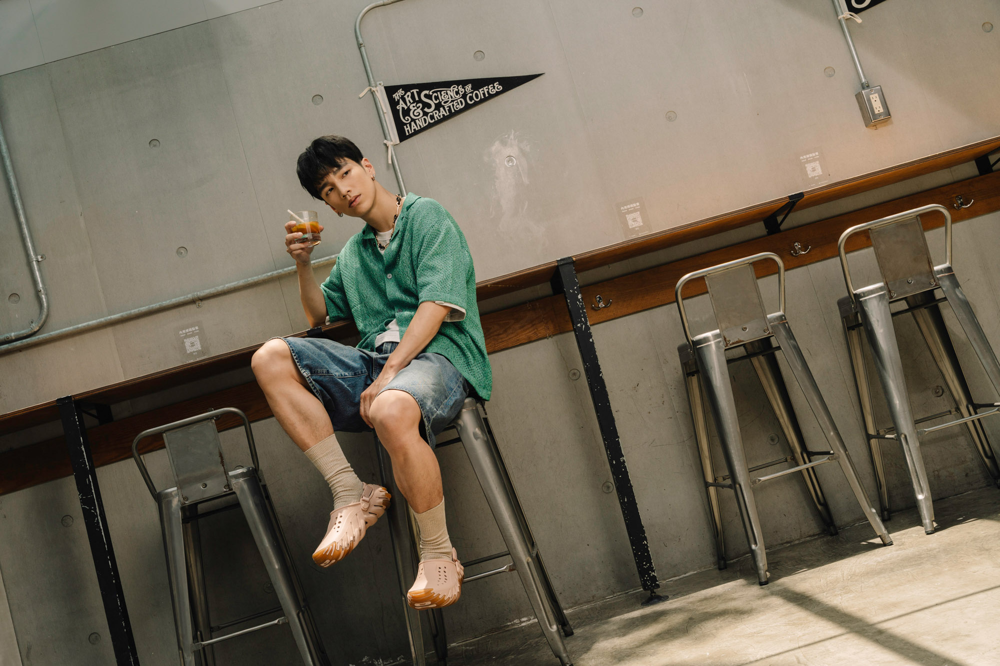 crocs echo cafe (2 - 2)