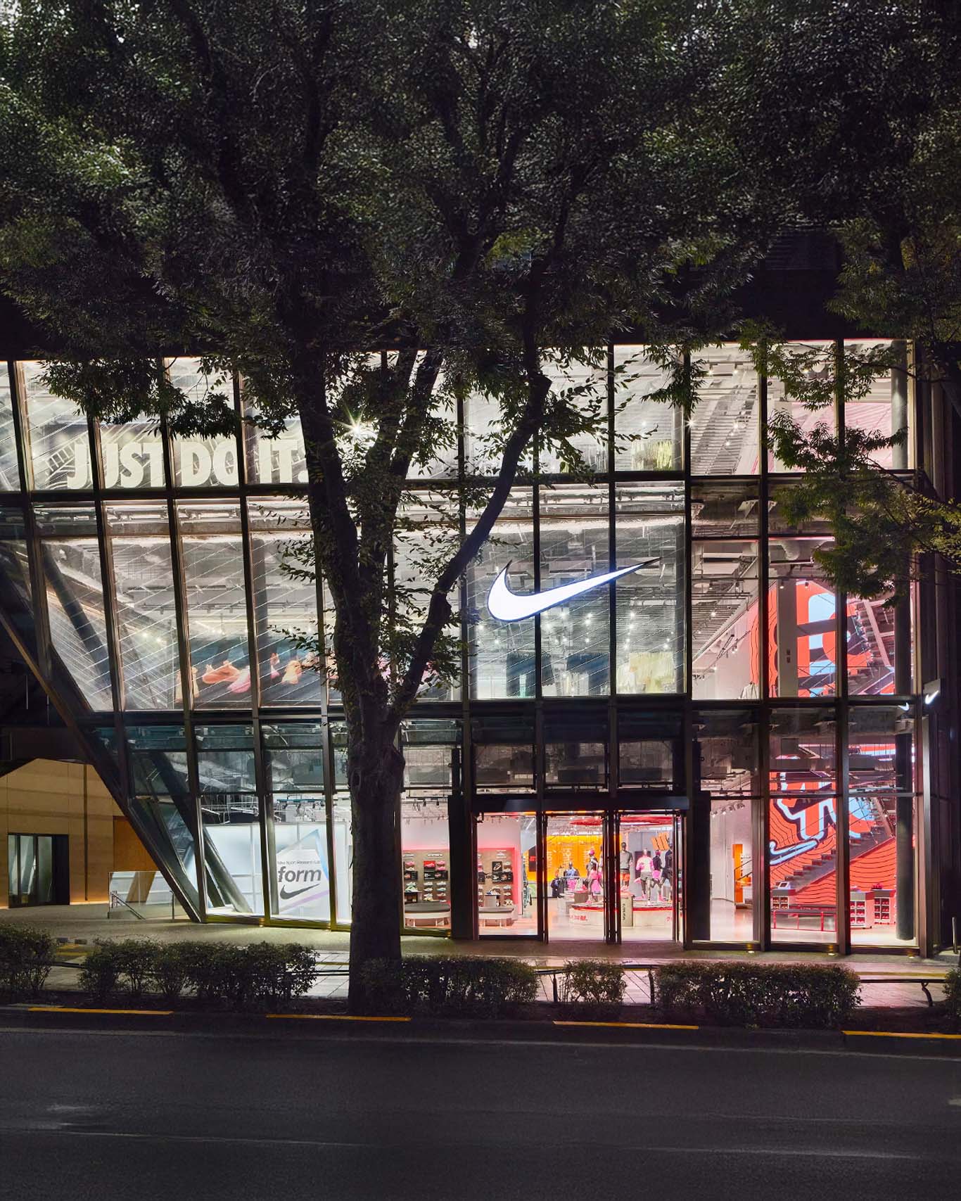 日本, 日本逛街, 東京逛街, 旗艦店, 逛街, 跑步, 戶外, 選物, 逛街地圖, Nike, 原宿, On, 昂跑, 銀座, New Balance, NB, Salomon, 京都 BAL, Arc'teryx, 始祖鳥, 池袋