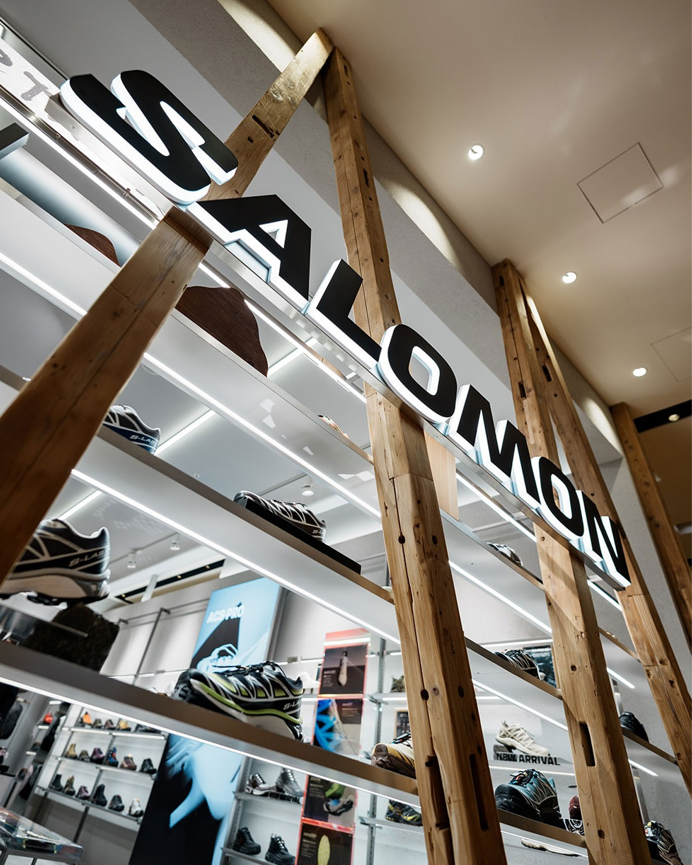 日本, 日本逛街, 東京逛街, 旗艦店, 逛街, 跑步, 戶外, 選物, 逛街地圖, Nike, 原宿, On, 昂跑, 銀座, New Balance, NB, Salomon, 京都 BAL, Arc'teryx, 始祖鳥, 池袋